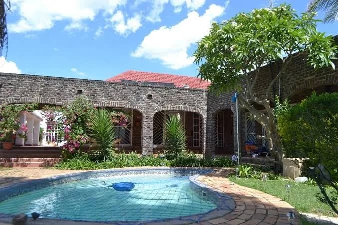 Dossa Guest House in Randburg