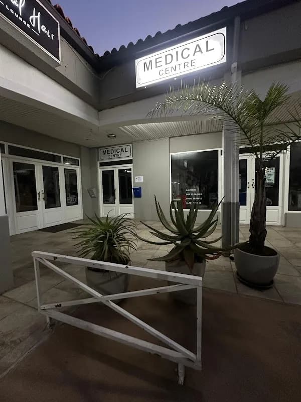 Clubview Medical Centre: Drs Dladla MG and Maakomane KCW in Randburg
