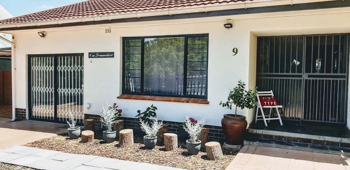 9 on Drommedaris in Kayamandi