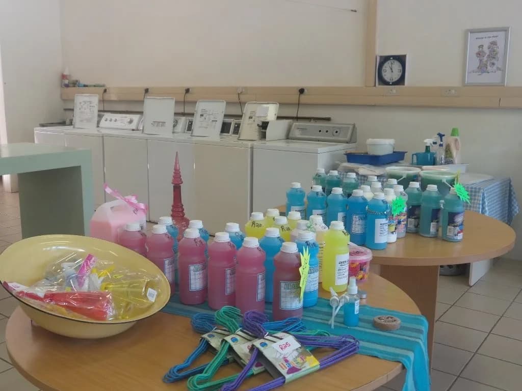 Queen's Laundromat & Dry Cleaners in Glenwood