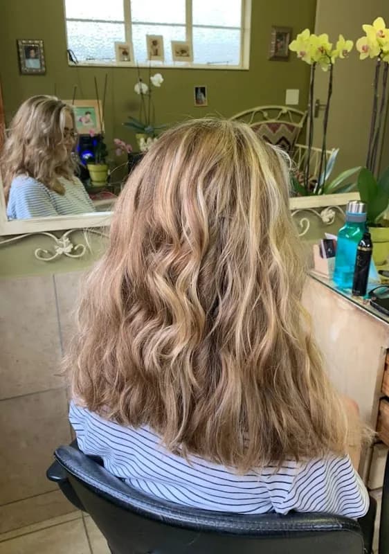 Hair Designer Salon in Primrose