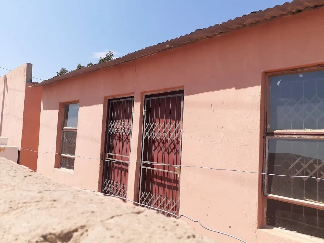 Boledi's Rooms to rent in Bendor
