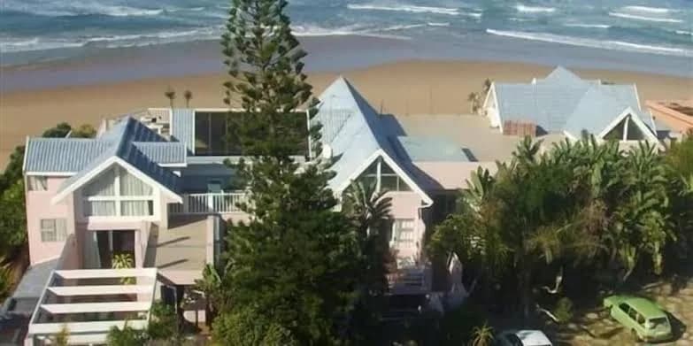 The Pink Lodge on the Beach in Wilderness