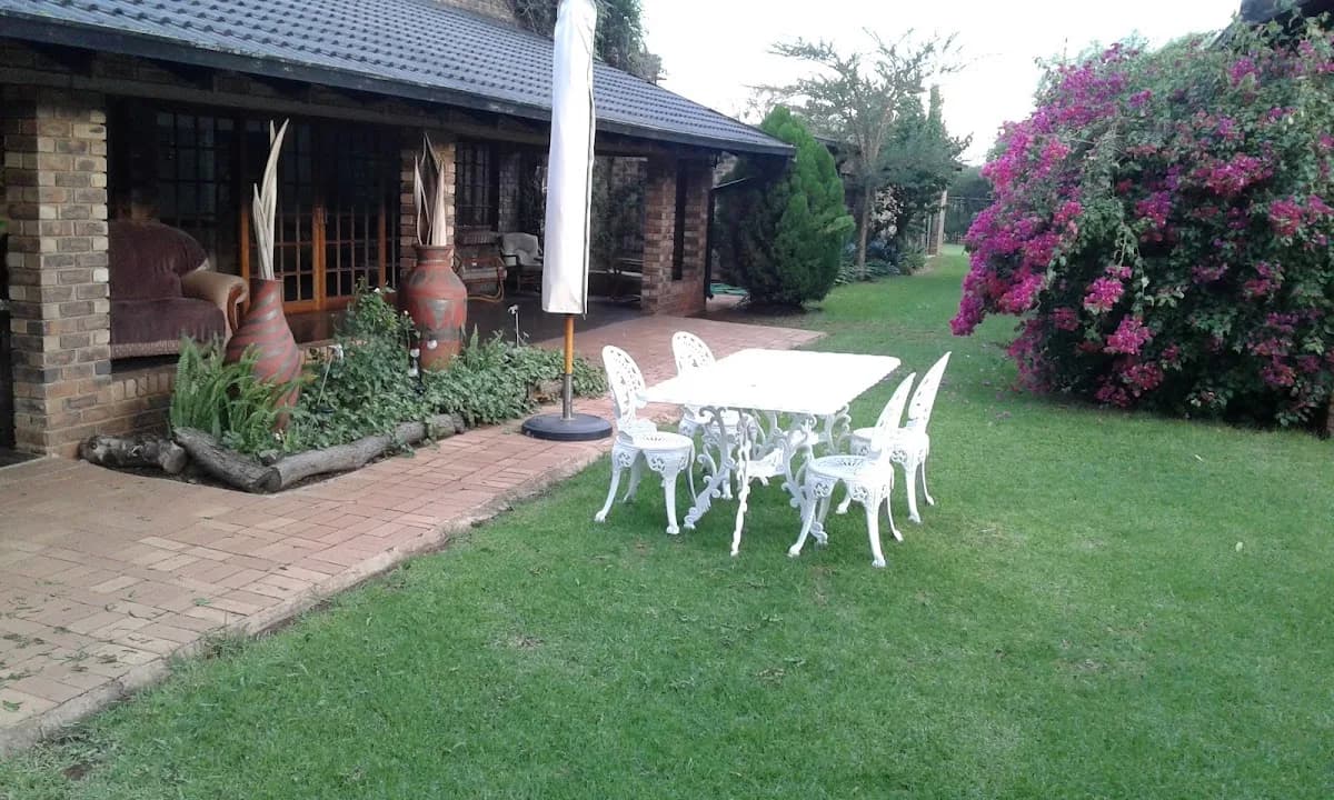 Manor House Bed & Breakfast in Esther Park