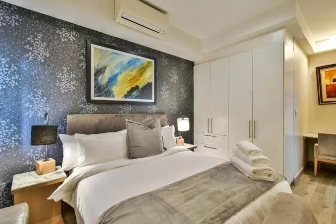 Menlyn apartment with ensuit Regency Hotel - Two-Bedroom Apartment with Balcony in Menlyn