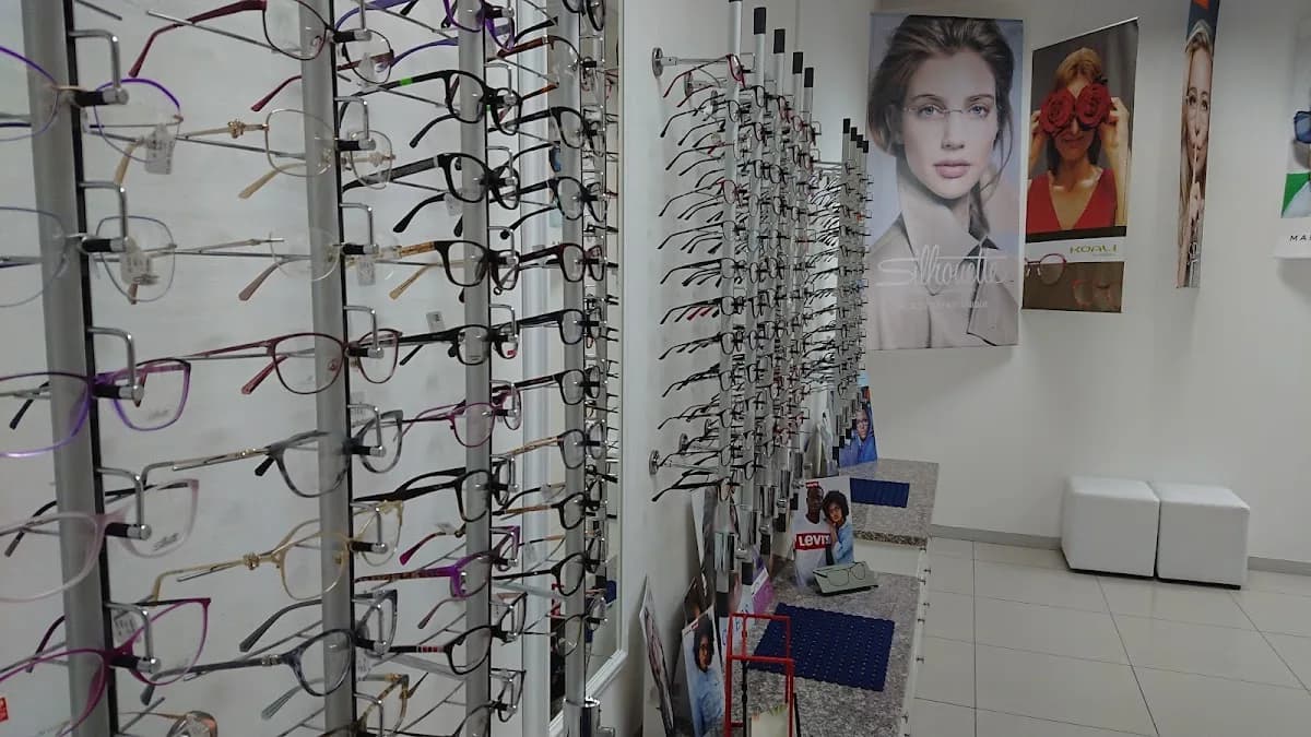 DeRoux Optometrist in Lephalale CBD