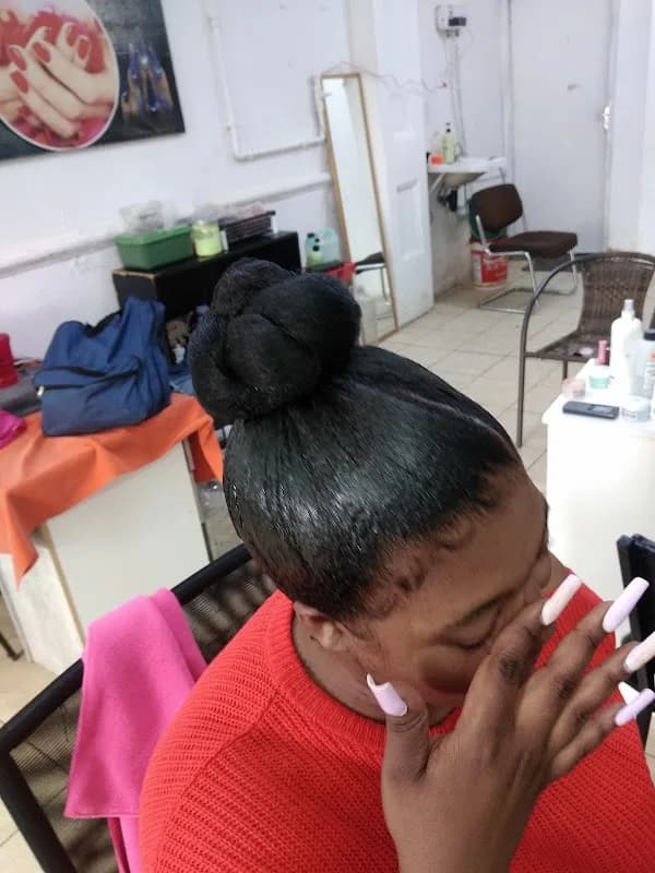 Lolo's Dreadlocks & hair salon specials in East London CBD