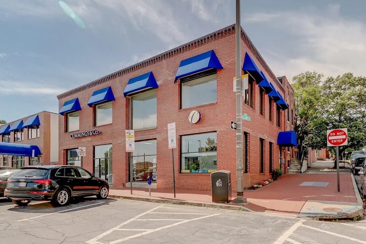 Unicorn Listings Team of Cummings & Co. Realtors in Johns Hopkins / Medical