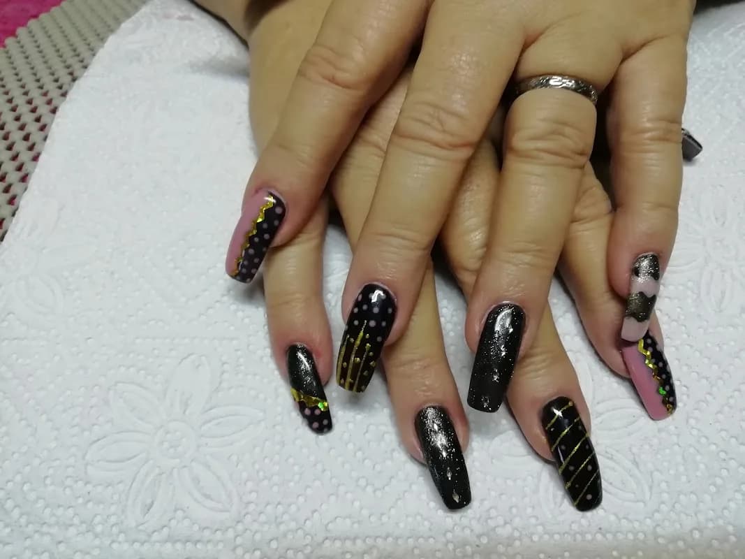 Magic Moments Nail Salon in Silverton