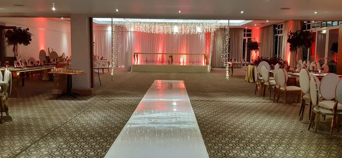 Country Club Estate Woodmead in Woodmead