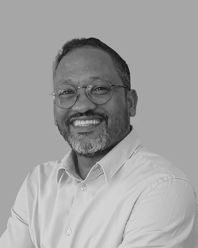 Carlo Real Estate Consultant in Langa