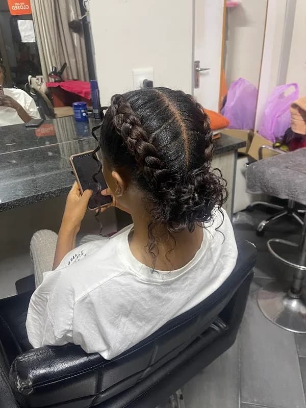Carolshair rivonia, for all your hair solutions, both ethnic and caucasian..i am the plug in Rivonia