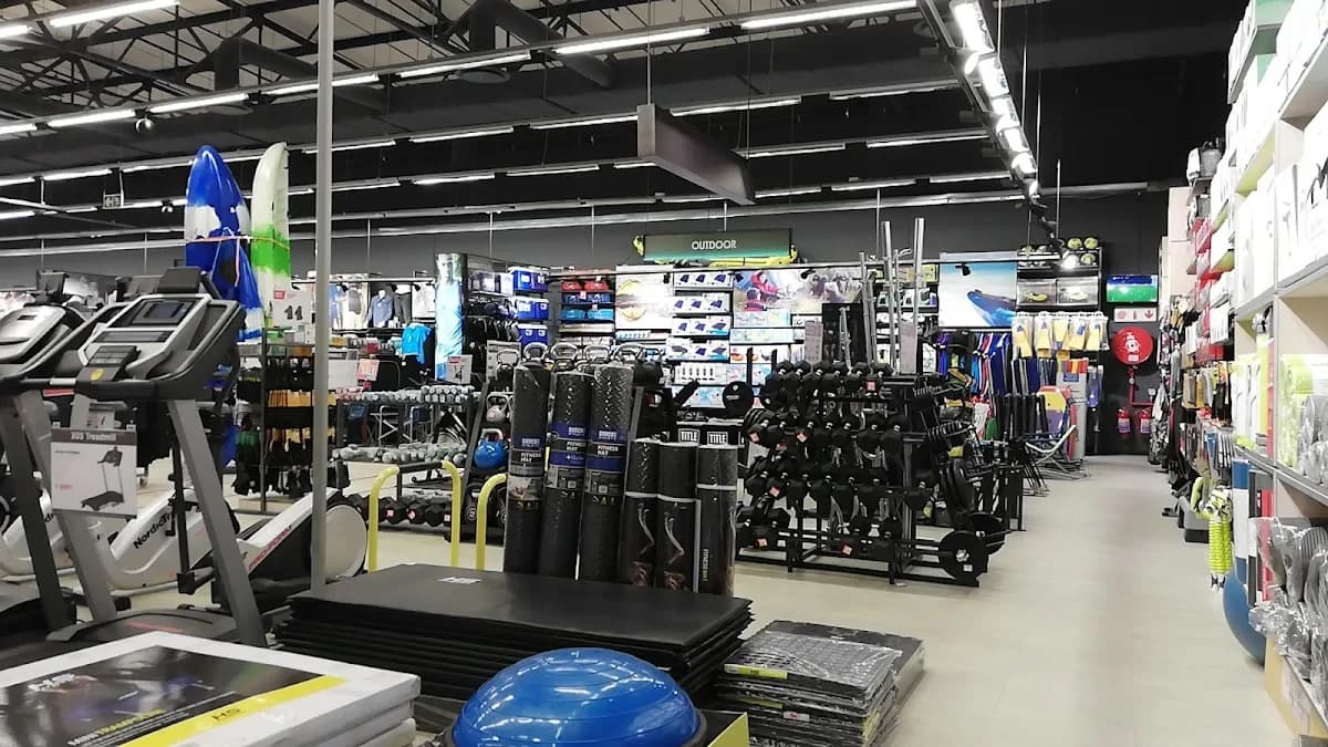 Sportsmans Warehouse Menlyn Park Shopping Centre in Menlyn