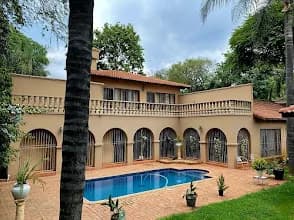 Kloofyard Guest House in Waterkloof