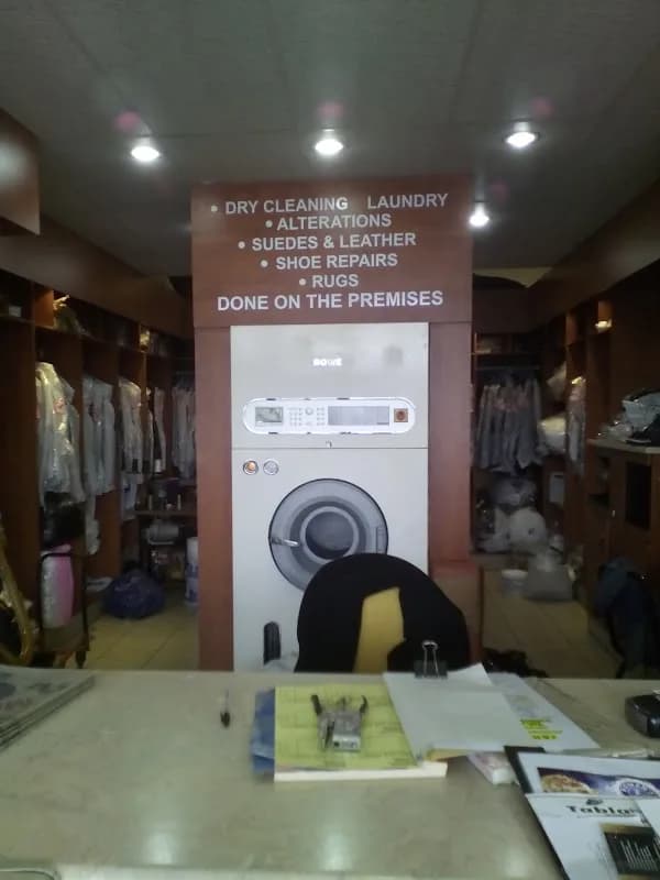 J & H Dry Cleaners in Paulshof