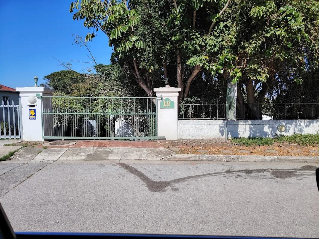 Valley Guest House in Gqeberha CBD