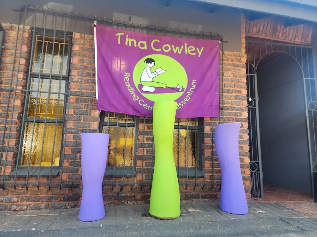 Tina Cowley Reading Centre Wierda Park in Wierda Park