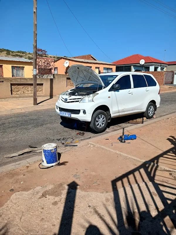 Lehlogonolo's auto mechanic in Attridgeville