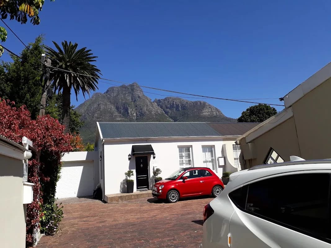 RONDEBOSCH GUEST COTTAGES in Rondebosch
