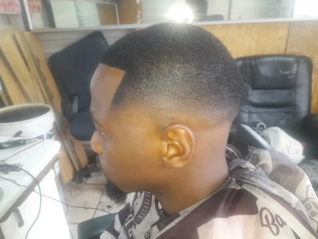 Thulani barbershop in Esther Park