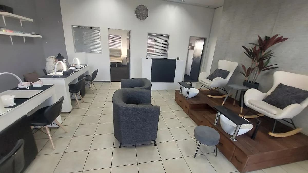 THE BLEACH BOWL HAIR STUDIO in Kempton Park
