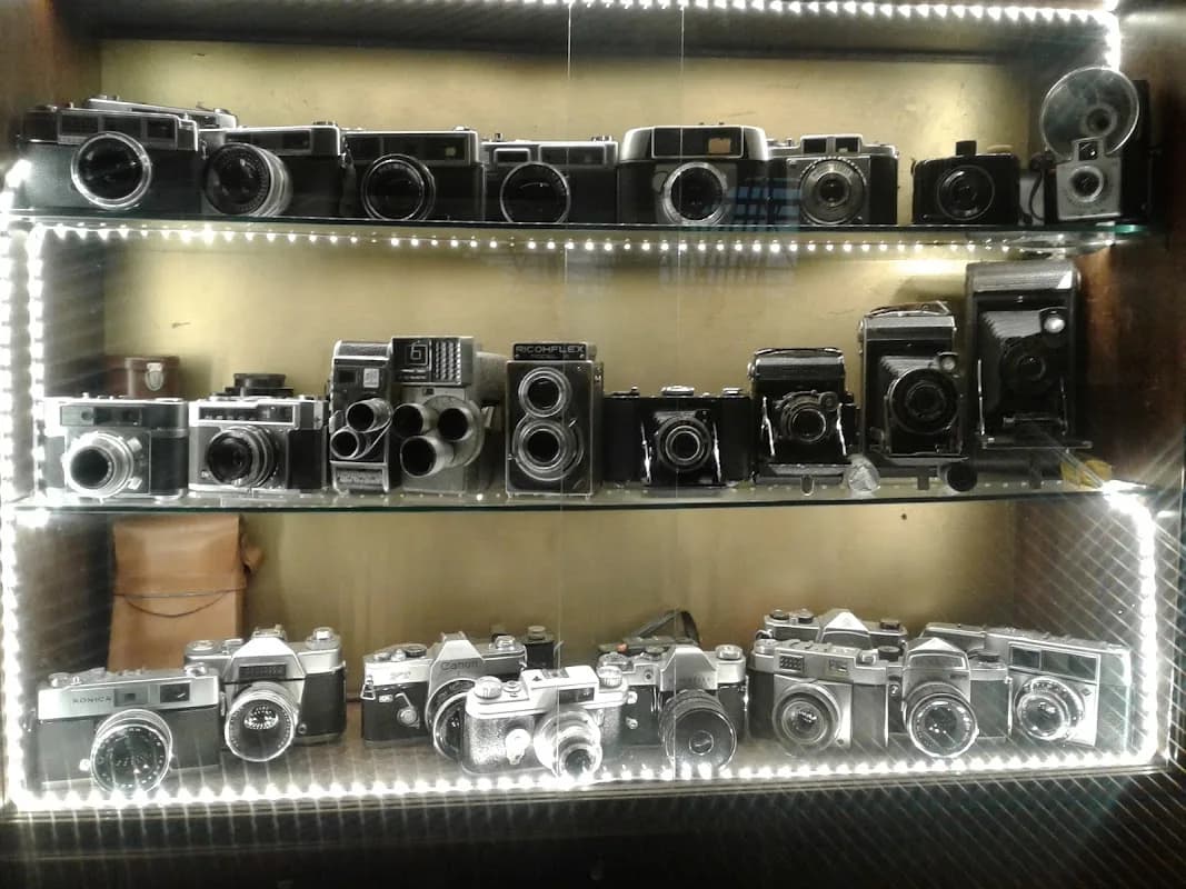Kukis Photo Studio in Alexandra