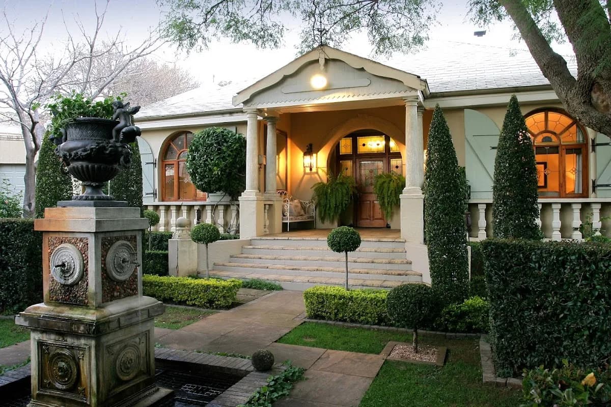 Le Manoir Hotel in Linden