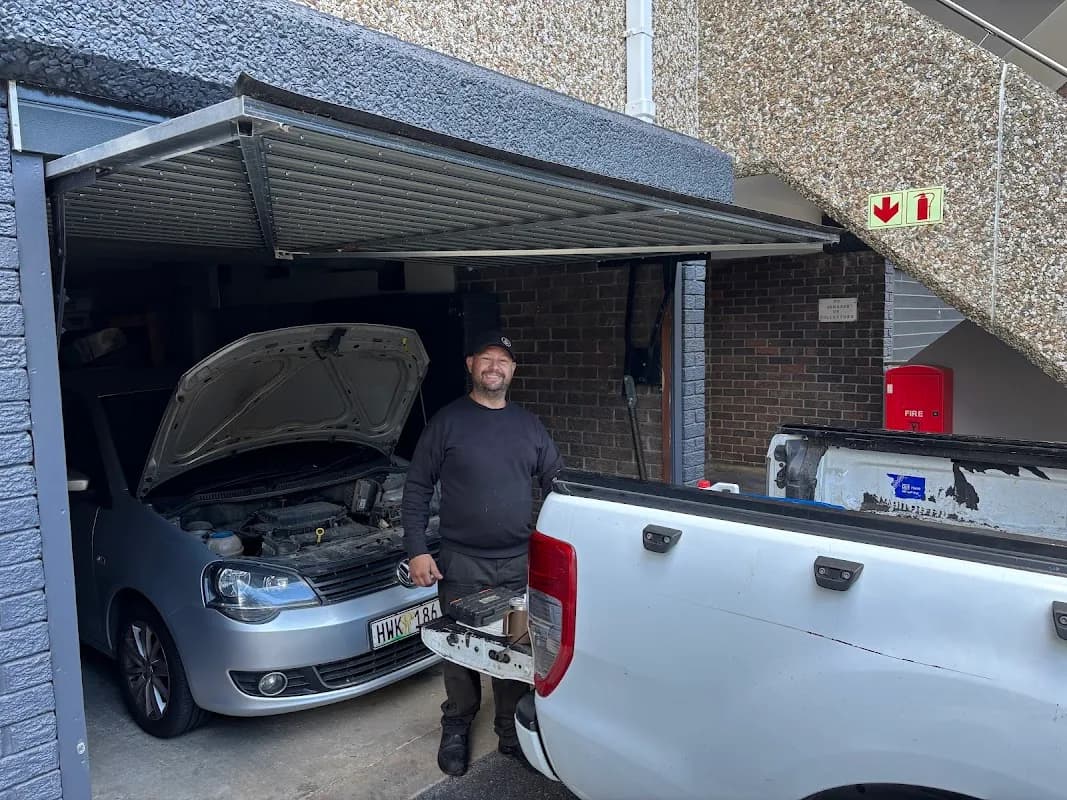 Gene's Auto Mechanic in Clifton