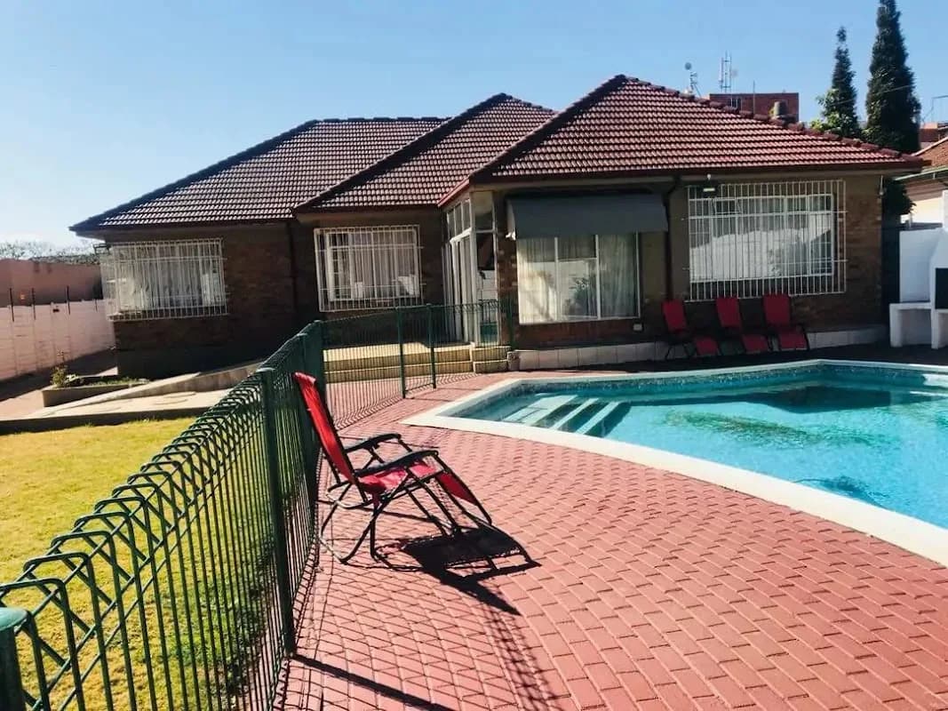 Derrick's Guest House & Luxury Apartments in Johannesburg CBD