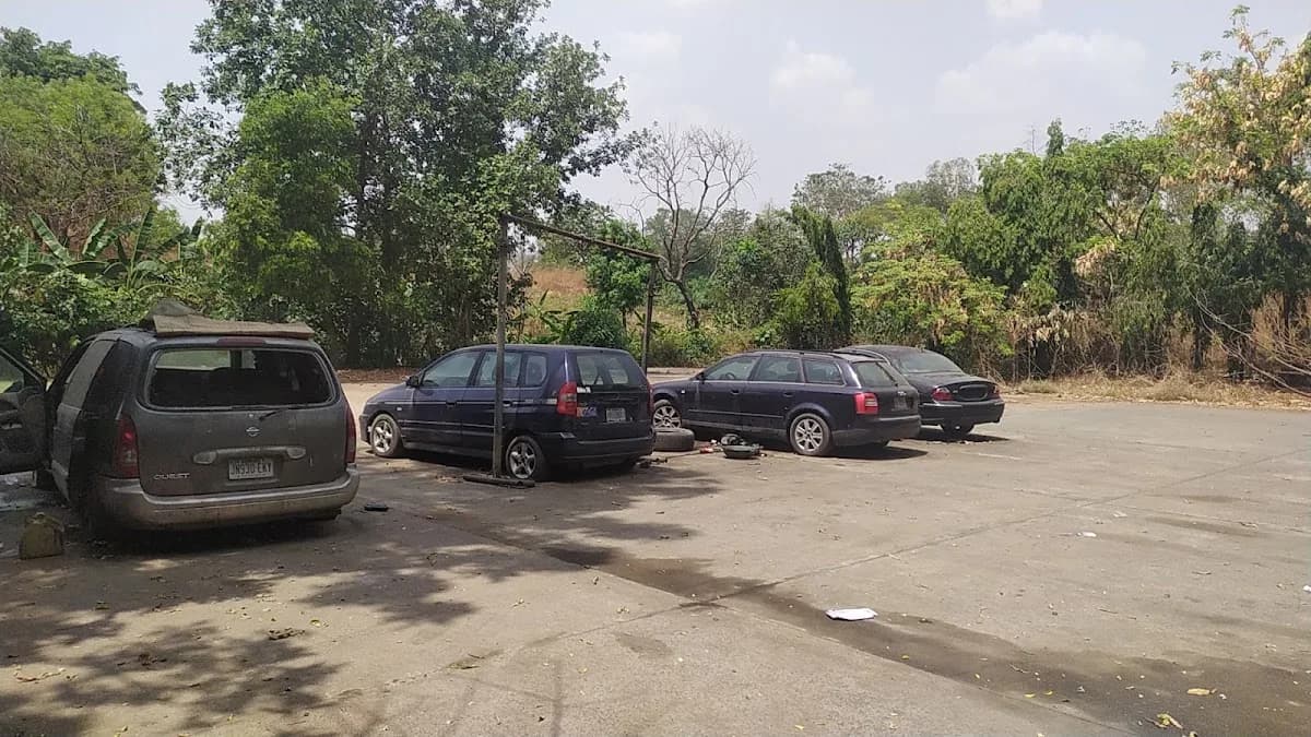 Autochets car center in Central Business District