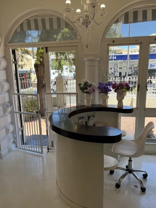 Shine on Hair in Green Point
