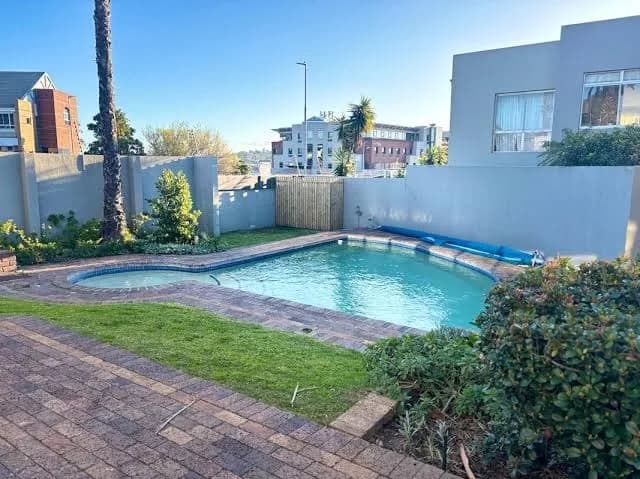 Durbanville Self Catering Apartments - Tyger Valley Villa in Tyger Valley