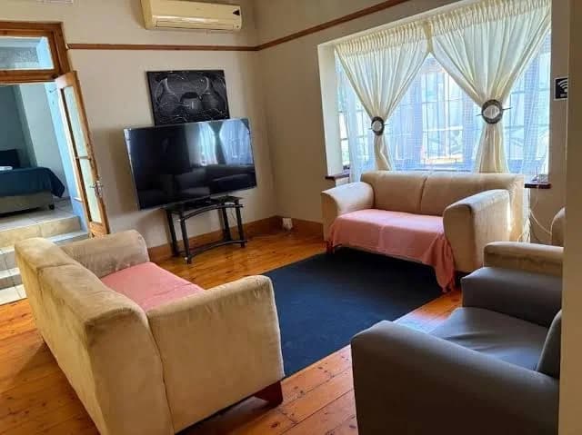 Holiday Home In Glenwood, Durban - Double Room with Park View in Glenwood