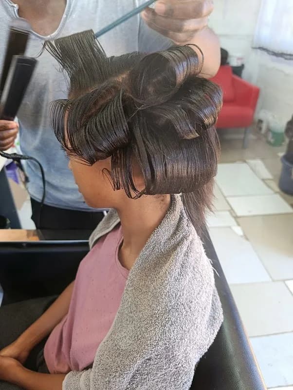 Alex Hair And Beauty Studio in Riebeeckstad