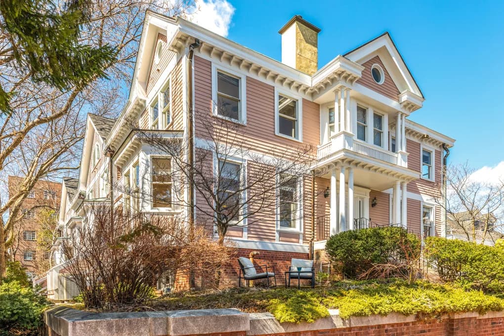 Sandrine Deschaux, RE/MAX Real Estate Center in Kendall Sq / Cambridge