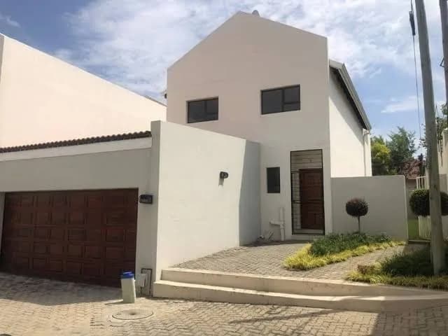 3 Bedroom Townhouse To Rent In Bryanston in Bryanston