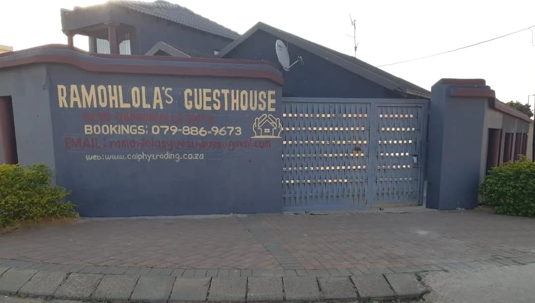 Ramohlola's guesthouse in Dobsonville