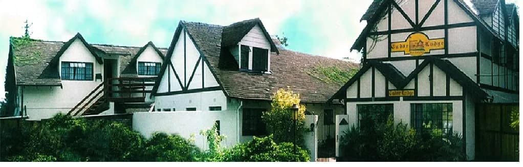 Tudor Lodge in Woodmead
