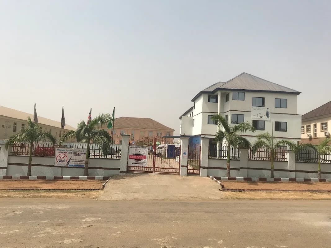 Mienebi International School in Gishiri