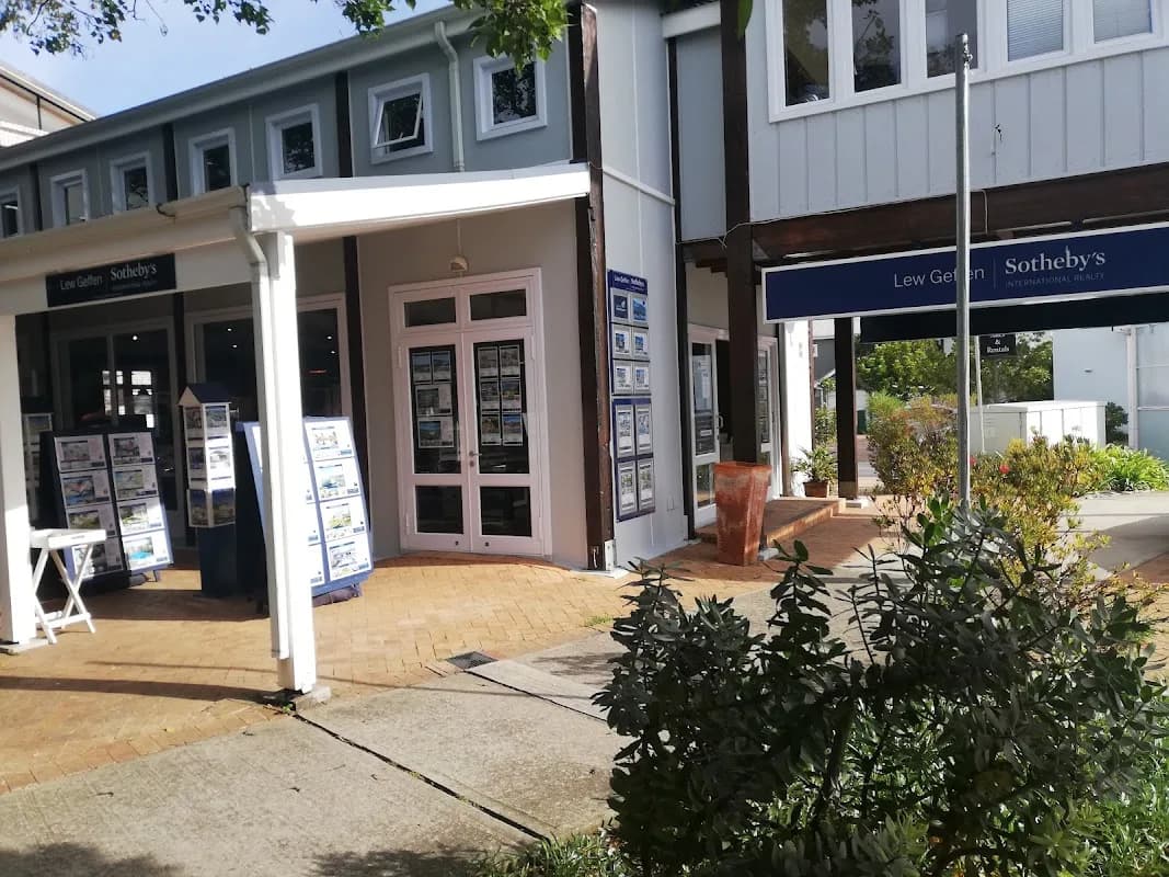 Sotheby's International Realty - Lew Geffen in Sedgefield
