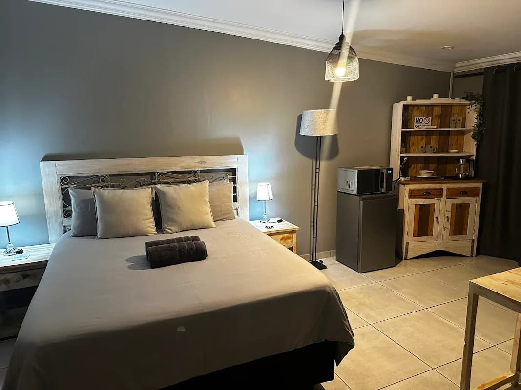 Haleys Guesthouse Rynfield Benoni in Benoni CBD