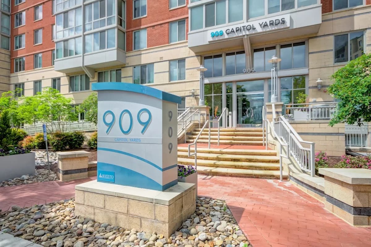 909 in Navy Yard / The Wharf