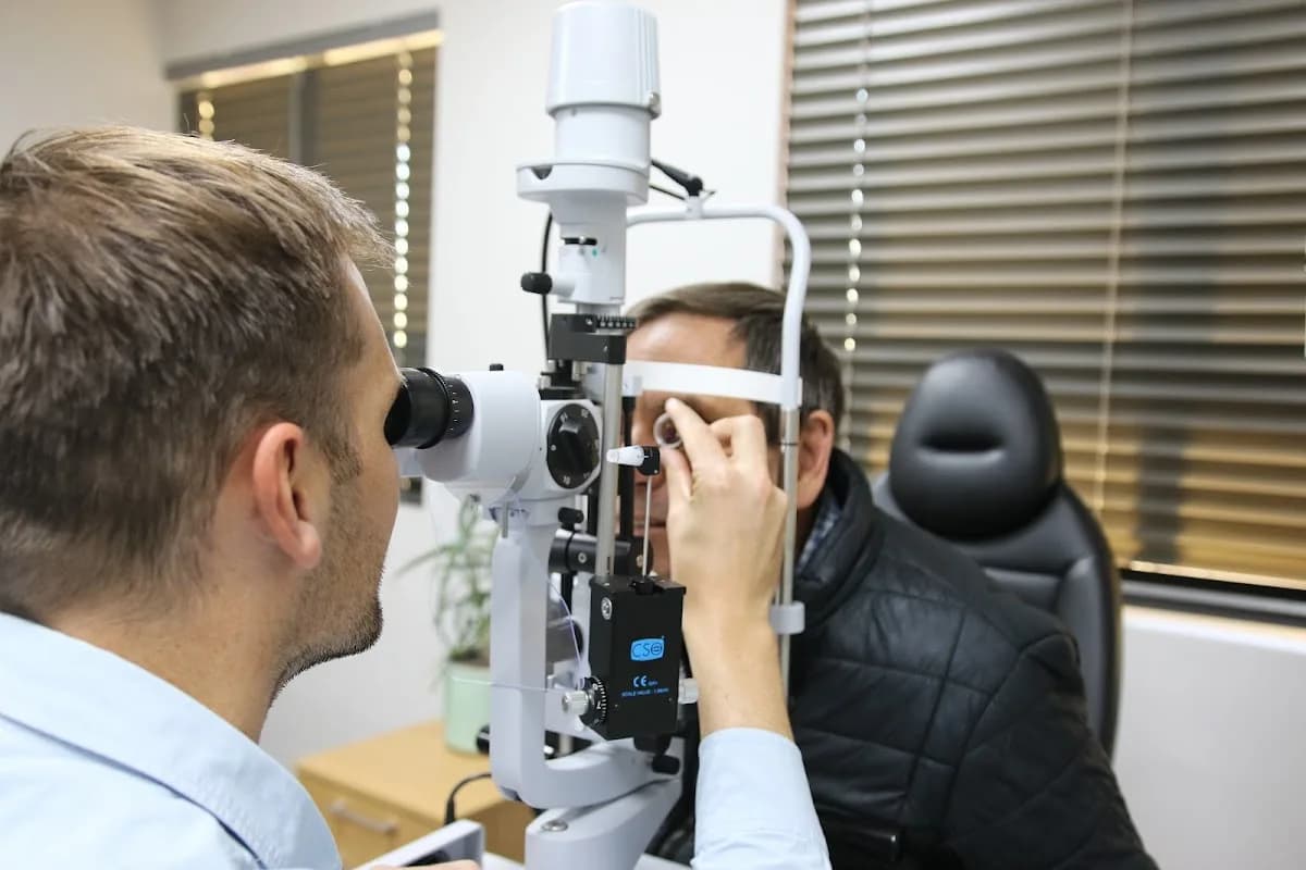 Dr Schabort de Jager - Ophthalmologist in Mangaung