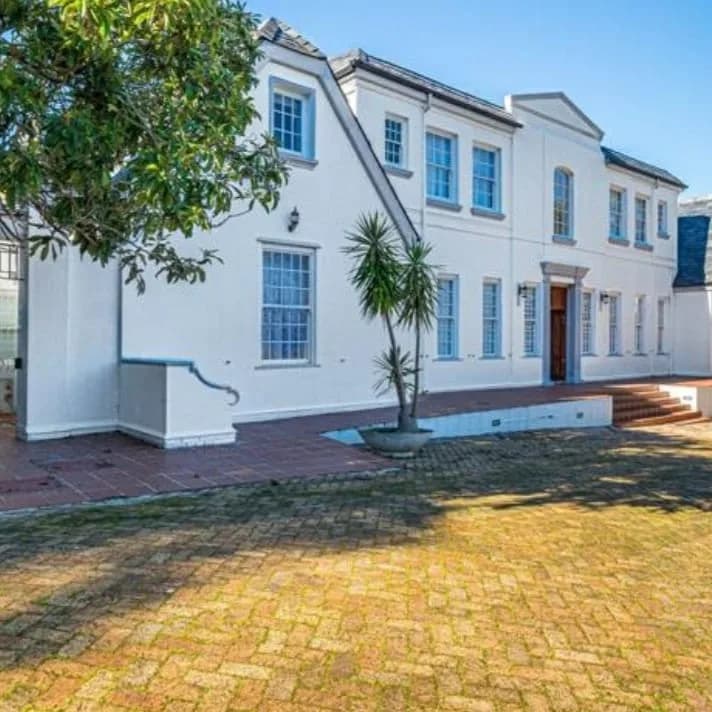 Akamah Estate in Constantia