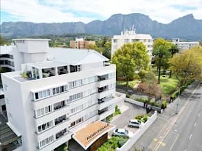 Robyndale Apartment Complex in Kenilworth