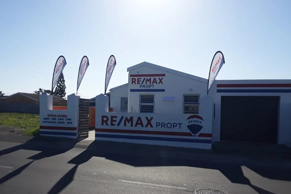 RE/MAX Propt - Strandfontein in Mitchells Plain