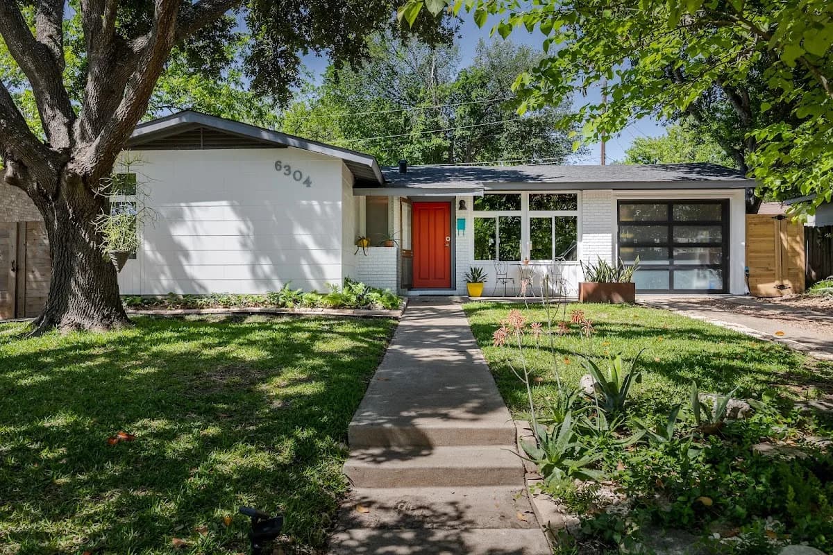 Next Move Austin - Realtors Megan Gallagher and Emily Waldmann in East Austin