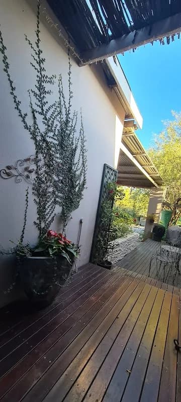 Versailles Self-Catering in Wellington