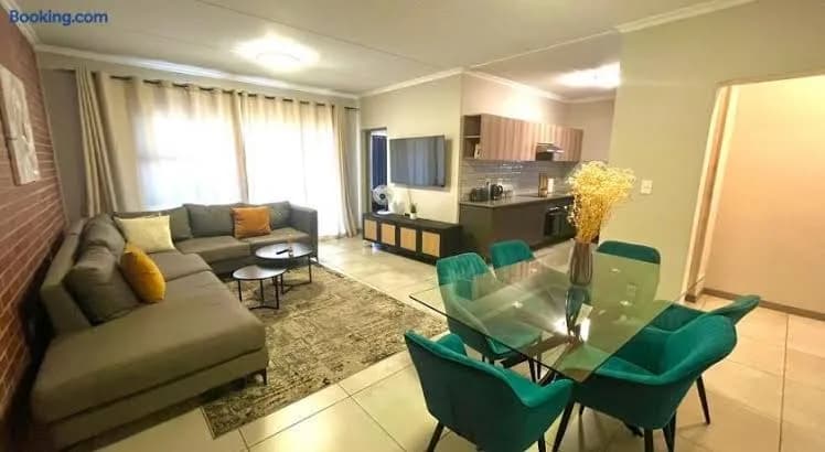 Large 3 Bedroom Apartment in Midrand, Waterfall City - More space than a hotel room - Ideal for families, groups and work trips - 16 Elizabeth Place in Waterfall