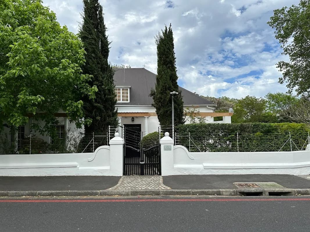 Falcon House Boutique Guest House in Wynberg